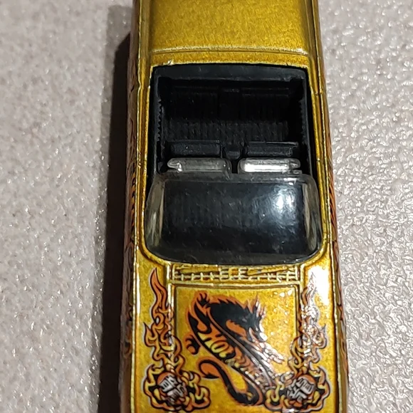 Vintage Hot Wheel 1999 features 1:64 scale diecast model of Lincoln Continental - Picture 2 of 10